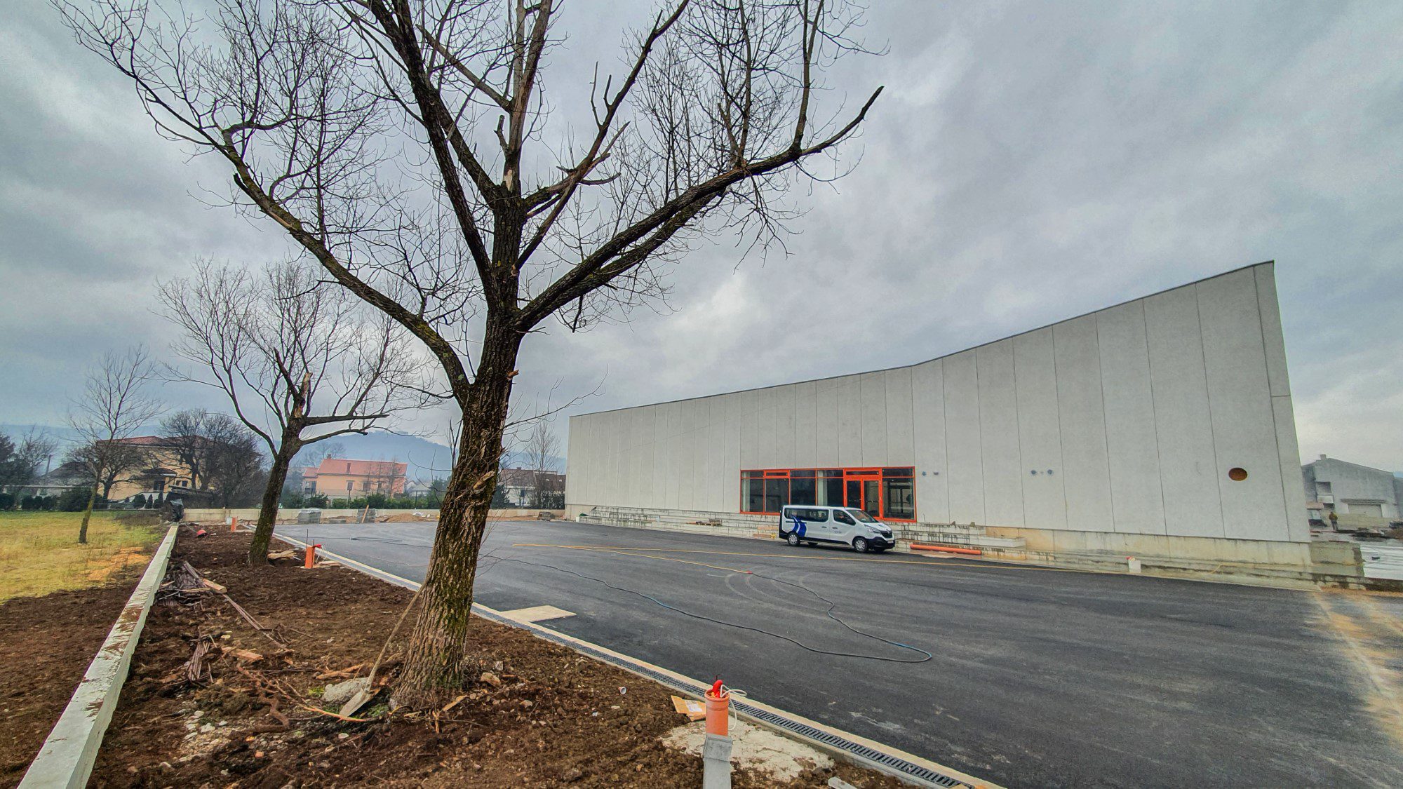 Nova višenamjenska sportska dvorana s pripadajućim dječjim igralištem