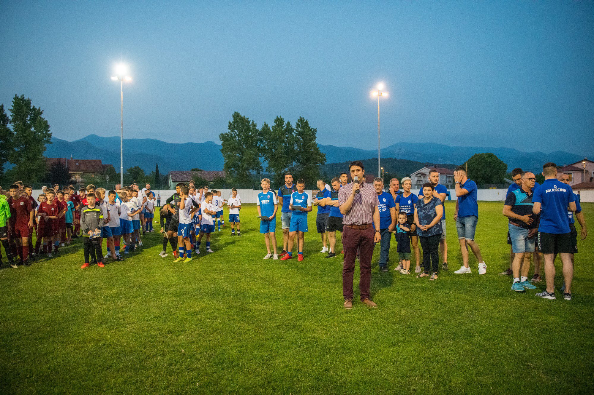 Dodjela nagrada na nogometnom igralištu NK Rječina